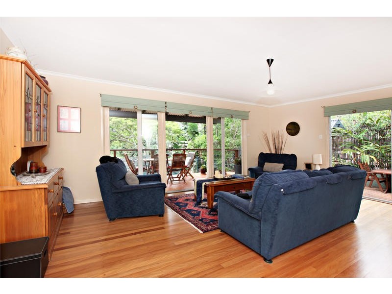 99 Akuna Street, Kenmore QLD 4069